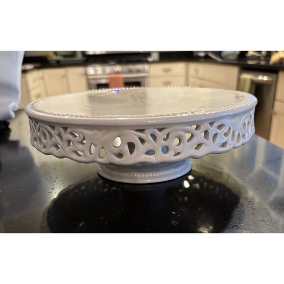 CREAM BEIGE PIERCED LACE PATTERN LOW PEDESTAL CAKE DESSERT STAND  8" ROUND - Picture 1 of 6